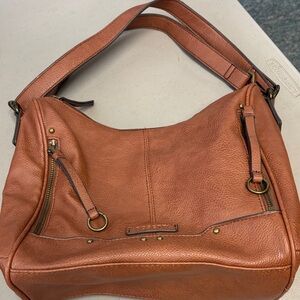 Elegant Tan Leather Shoulder Bag
